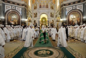 Митрополит Лонгин принял участие в Патриаршем богослужении в Храме Христа Спасителя в день открытия Рождественских чтений