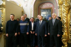 Митрополит Лонгин совершил Рождественское ночное богослужение