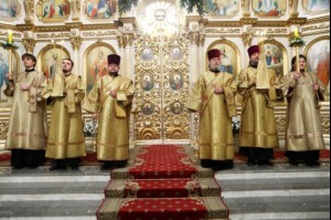 Митрополит Лонгин совершил Великую Рождественскую вечерню в Покровском храме Саратова