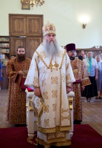 Божественная литургия на Архиерейском подворье — храме во имя преподобного Серафима Саровского города Саратова
