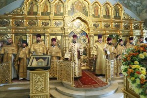 Епископ Пахомий совершил Божественную литургию в Свято-Троицком кафедральном соборе Саратова