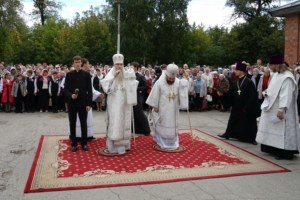 В канун празднования Собора Саратовских святых совершена панихида по убиенным в годы гонений на Воскресенском кладбище Саратова