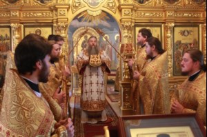 Божественная литургия в Свято-Троицком соборе Саратова