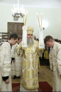 Божественная литургия на Архиерейском подворье — храме во имя преподобного Серафима Саровского г.Саратова
