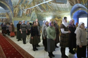 Митрополит Лонгин совершил Царские часы, Изобразительны, Великую вечерню и Крещальную литургию в Свято-Троицком кафедральном соборе Саратова