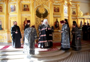 Литургия Преждеосвященных Даров на Архиерейском подворье — храме во имя святого апостола и евангелиста Иоанна Богослова при Саратовской православной духовной семинарии