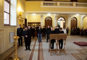 Вечернее богослужение на Архиерейском подворье — храме во имя святого апостола и евангелиста Иоанна Богослова при Саратовской православной духовной семинарии