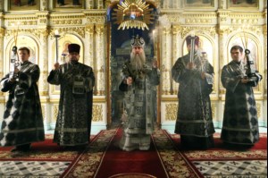 Митрополит Лонгин совершил утреню с Чином погребения
