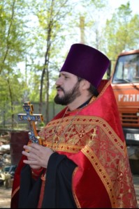 Совершен чин освящения креста и купола храма в честь иконы Божией Матери «Нечаянная Радость» в Заводском районе