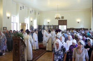Божественная литургия и панихида на Архиерейском подворье – храме во имя преподобного Серафима Саровского г.Саратова