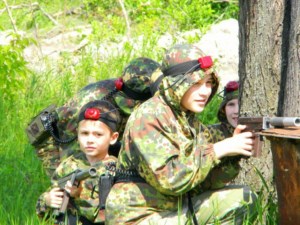 Воспитанники «Патриота» приняли участие в военно-тактической игре и поучились водить парусник