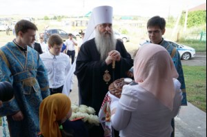 Божественная литургия в храме в честь Покрова Пресвятой Богородицы села Сокур Татищевского района