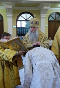 Божественная литургия на Архиерейском подворье — храме во имя святого апостола и евангелиста Иоанна Богослова при Саратовской православной духовной семинарии