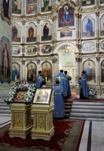 Всенощное бдение в храме в честь Покрова Пресвятой Богородицы г.Саратова