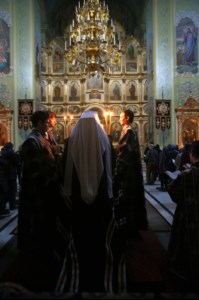 Великое повечерие с чтением канона преподобного Андрея Критского в храме в честь Покрова Пресвятой Богородицы г. Саратова