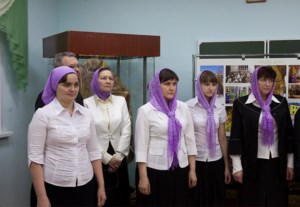 В Хвалынске открылась выставка, посвященная 70-летию возобновления приходской жизни
