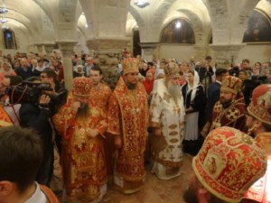 Божественная литургия в Базилике святителя Николая, архиепископа Мир Ликийских, чудотворца, в г. Бари (Италия) и торжественная передача частицы мощей святителя Николая для принесения в Россию