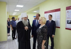 Митрополит Лонгин освятил спортивный зал школы и дом культуры села Сторожевка