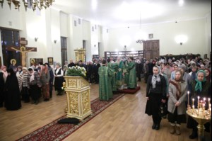 Божественная литургия на Архиерейском подворье — храме во имя преподобного Серафима Саровского г.Саратова