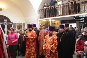 Божественная литургия и панихида в храме во имя святителя и чудотворца Николая на Елшанском кладбище г.Саратова