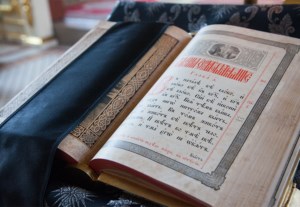 Литургия Преждеосвященных Даров на Архиерейском подворье — храме во имя святого апостола и евангелиста Иоанна Богослова при Саратовской православной духовной семинарии