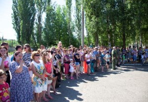 Священник благословил новобранцев перед отправкой на воинскую службу