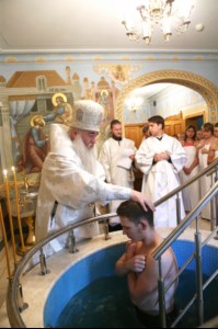 Крещальная литургия в Свято-Троицком соборе Саратова