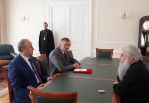 Губернатор и вице-губернатор Саратовской области поздравили Митрополита Лонгина с 15-летием со дня архиерейской хиротонии