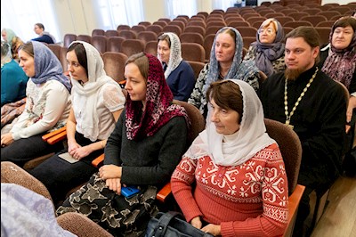 Митрополит Лонгин вручил сертификаты первым слушателям курсов для распространителей церковной утвари