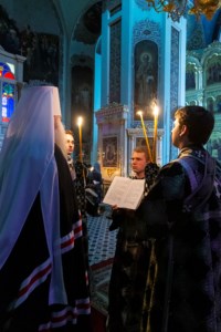 Великое повечерие с чтением канона преподобного Андрея Критского в храме Сошествия Святого Духа г. Саратова