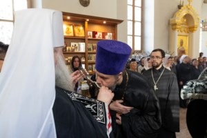 Литургия Преждеосвященных Даров, малое повечерие и утреня Великого Четвертка на Архиерейском подворье — в храме во имя святых равноапостольных Мефодия и Кирилла при СГУ