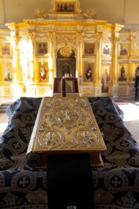 Царские часы на Архиерейском подворье — в храме во имя святого апостола и евангелиста Иоанна Богослова
