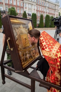 В Саратове встретили икону «Избавительница от бед»