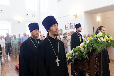 Божественная литургия в храме во имя святителя Митрофана, епископа Воронежского, г.Саратова