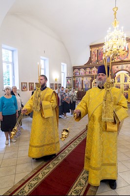 Епископ Манхэттенский Николай совершил Божественную литургию в храме святителя Николая Японского г. Саратова
