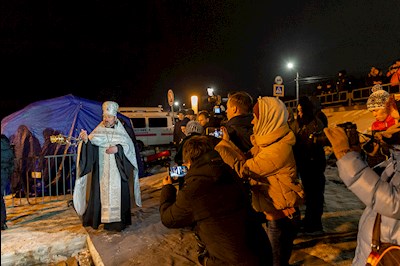 В поселке Затон прошли крещенские купания