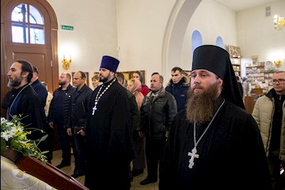 Божественная литургия в храме святых Царственных страстотерпцев г. Саратова