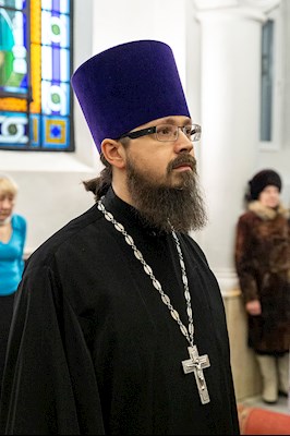 Божественная литургия на Архиерейском подворье – в храме в честь иконы Божией Матери «Утоли моя печали» г. Саратова