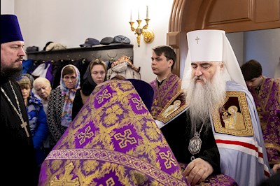 Божественная литургия в храме в честь иконы Божией Матери «Всех скорбящих Радость» г. Саратова