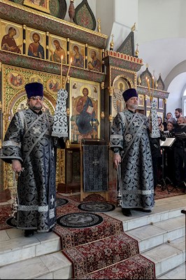 Литургия Преждеосвященных Даров на Архиерейском подворье – в храме в честь иконы Божией Матери «Утоли моя печали» г. Саратова
