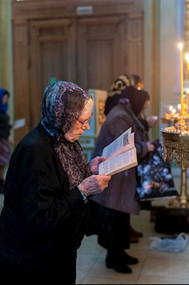 Великое повечерие с чтением канона преподобного Андрея Критского в Покровском храме г. Саратова