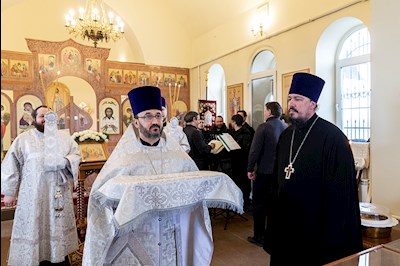 Божественная литургия в храме во имя святого праведного Лазаря Четверодневного на Новоелшанском кладбище г. Саратова