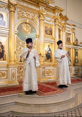 Митрополит Игнатий совершил Божественную литургию на Архиерейском подворье — в храме во имя святого апостола и евангелиста Иоанна Богослова при СПДС