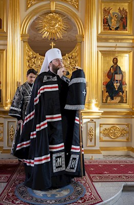 Митрополит Игнатий совершил вечернюю Литургию Преждеосвященных Даров в храме во имя святого апостола и евангелиста Иоанна Богослова при Саратовской православной духовной семинарии