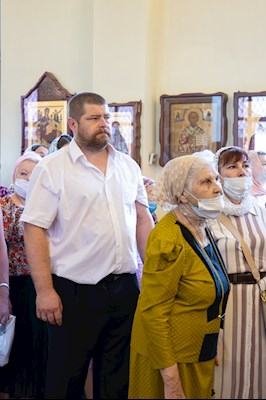 Митрополит Игнатий совершил Божественную литургию в храме преподобного Серафима Саровского г. Саратова