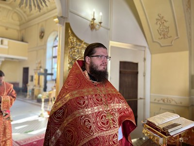 Выпускники СПДС в священном сане совершили богослужение