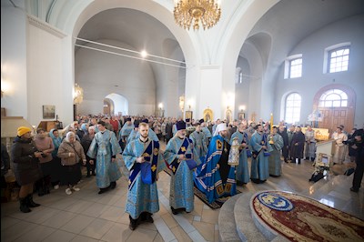 Митрополит Игнатий совершил Божественную литургию в Покровском храме г. Петровска