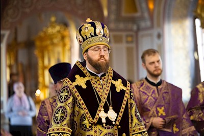 Митрополит Игнатий совершил вечернюю Литургию Преждеосвященных Даров в Свято-Троицком кафедральном соборе г. Саратова