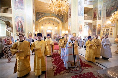 Митрополит Игнатий совершил Божественную литургию в Покровском соборе г. Саратова