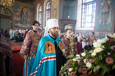 Митрополит Игнатий совершил Божественную литургию в Крестовоздвиженском храме г. Хвалынска